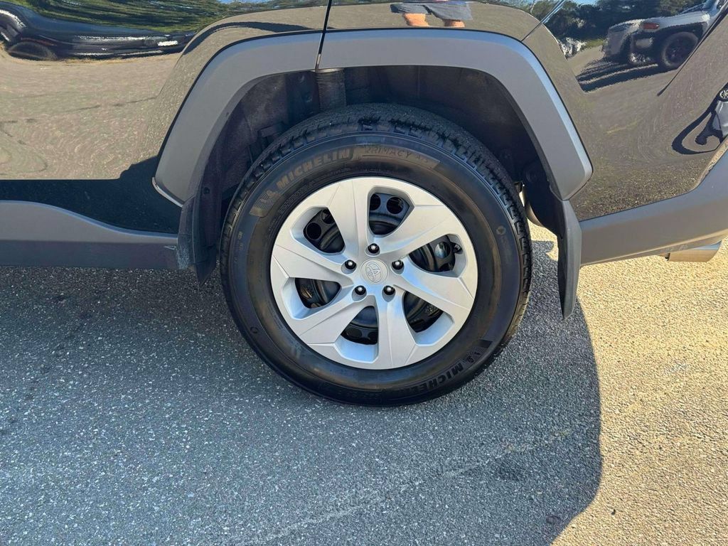 Used 2025 Toyota RAV4 LE AWD/4WD image 11