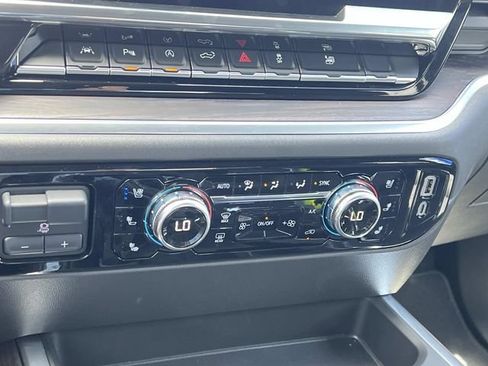 Used 2026 GMC Sierra 1500 SLT w/ SLT Convenience Package AWD/4WD image 24