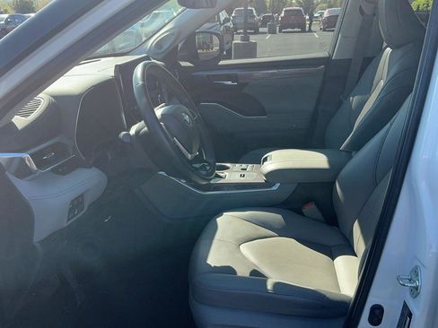 Used 2023 Toyota Highlander Limited AWD/4WD image 17
