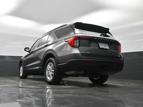 Used 2025 Ford Explorer Active AWD/4WD image 23