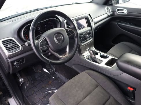 Used 2018 Jeep Grand Cherokee Laredo image 9