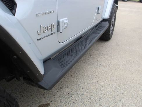 Used 2024 Jeep Wrangler Unlimited Sahara w/ Technology Group AWD/4WD image 10