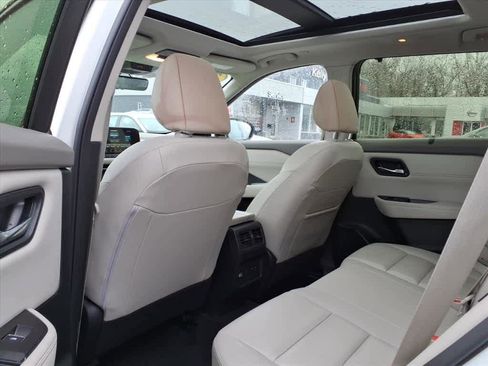 Used 2023 Nissan Rogue SL w/ SL Premium Package image 21