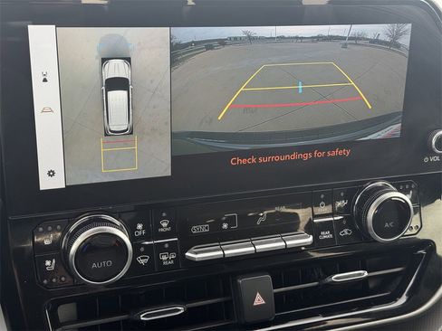 Used 2024 Toyota Highlander Limited image 18