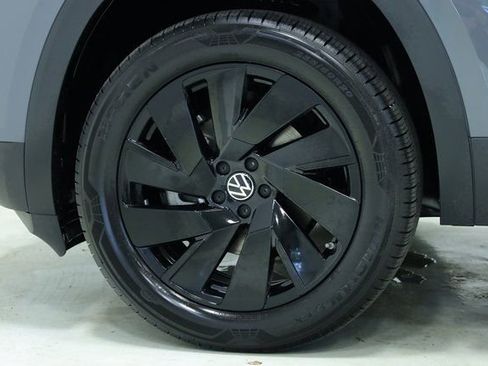 New 2026 Volkswagen Atlas SE FWD image 8