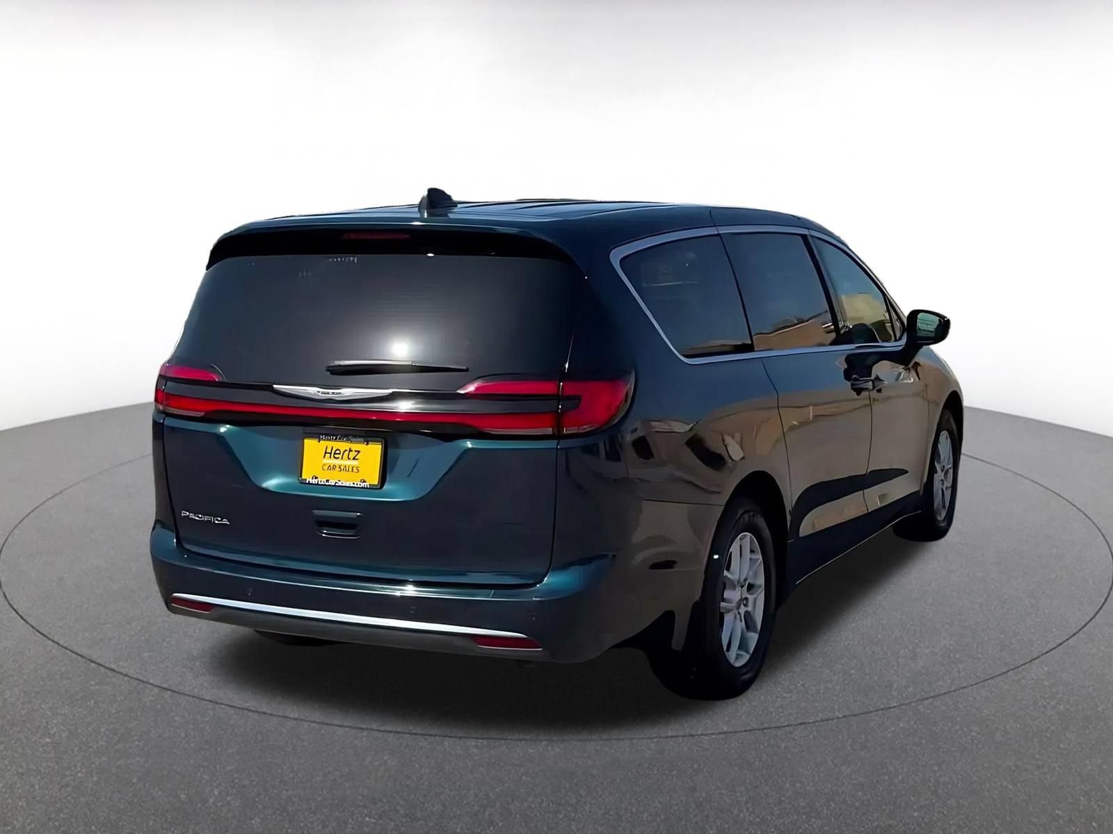 Used 2025 Chrysler Pacifica Select FWD image 13
