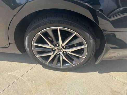 Used 2024 Toyota Camry XLE FWD image 11