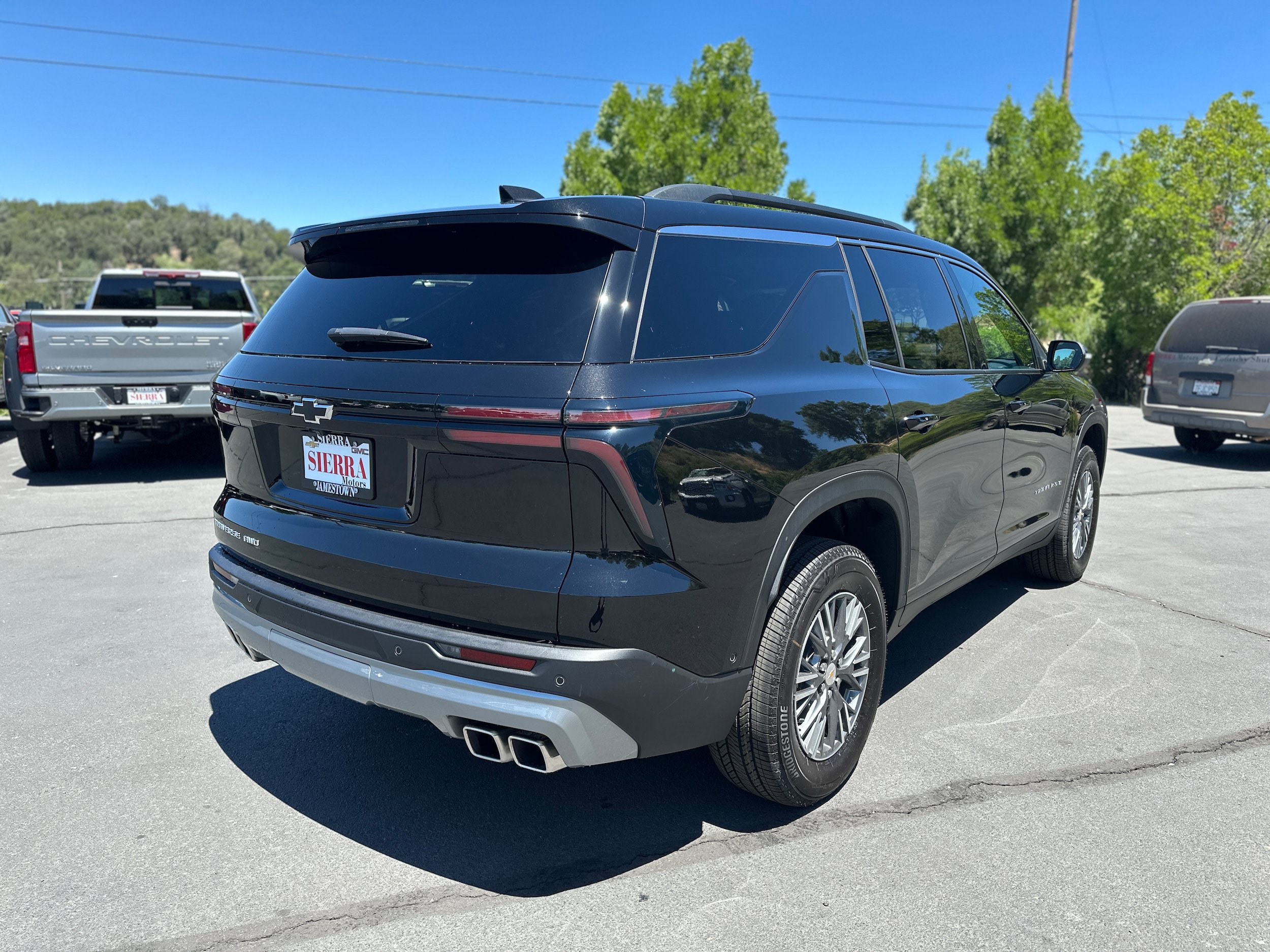 Used 2025 Chevrolet Traverse LT w/ Enhanced Driving Package AWD/4WD image 4