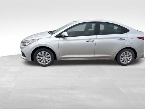 Used 2022 Hyundai Accent SE image 16