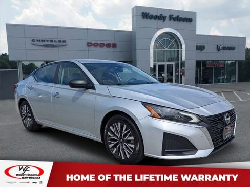 Used 2024 Nissan Altima 2.5 SV image 1