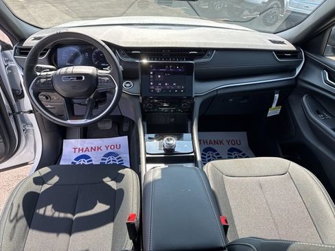 New 2025 Jeep Grand Cherokee L Laredo image 23