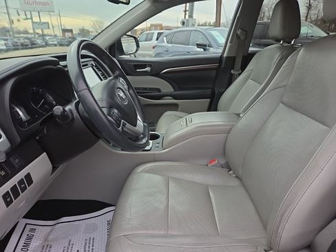 Used 2016 Toyota Highlander Limited image 18