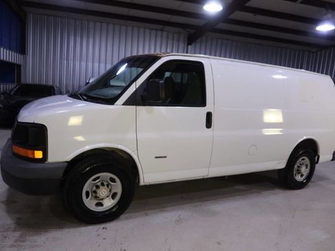 Used 2009 Chevrolet Express 2500 image 1