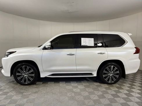 Used 2018 Lexus LX 570 4WD image 3