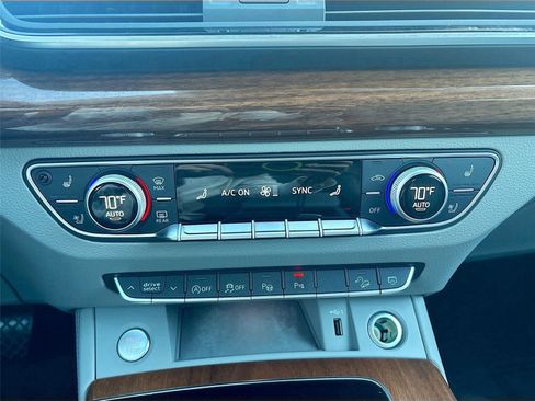 Used 2022 Audi Q5 2.0T Prestige w/ Prestige Package image 17