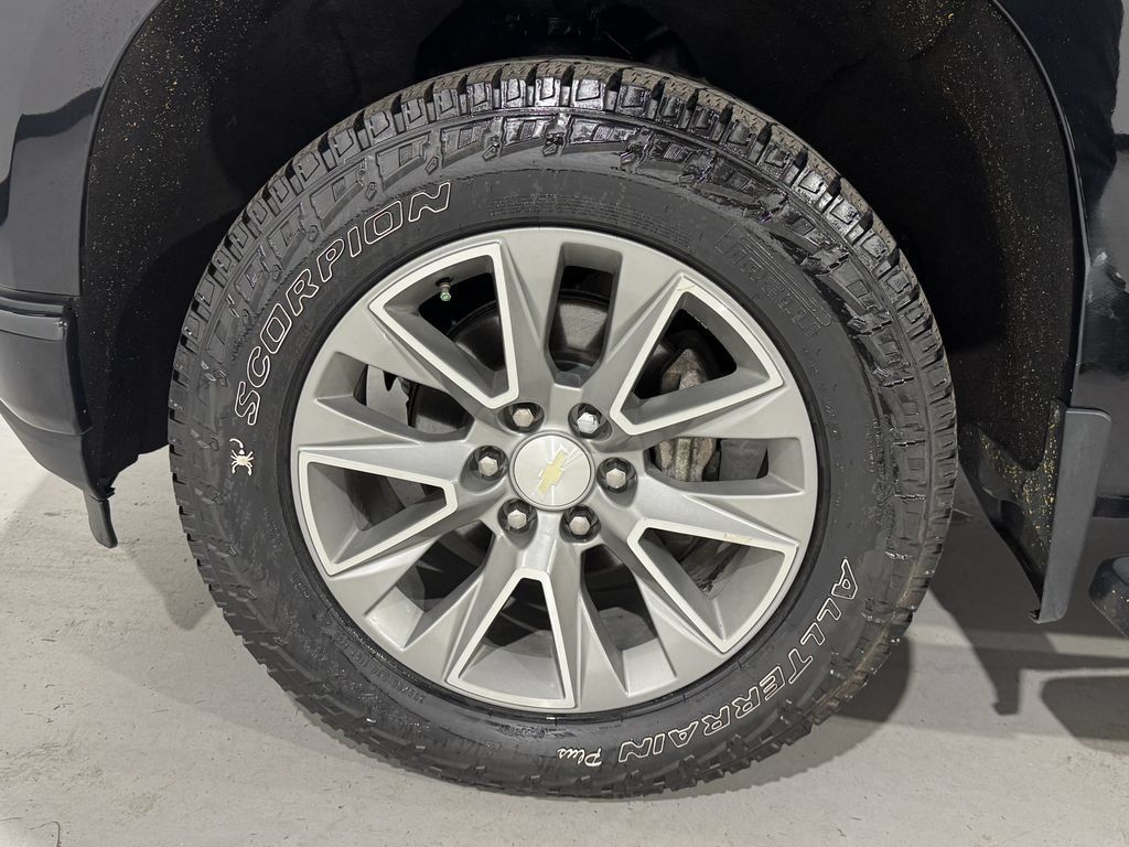 Used 2022 Chevrolet Silverado 1500 High Country w/ Safety Package II AWD/4WD image 9