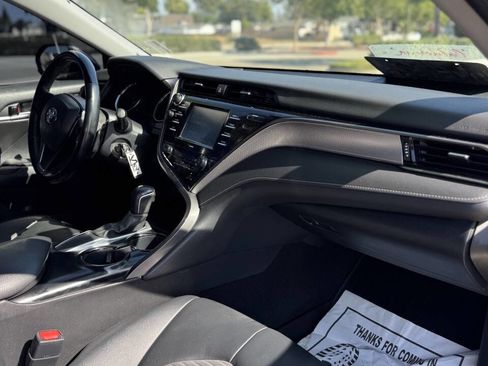 Used 2020 Toyota Camry SE image 10