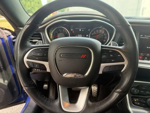Used 2018 Dodge Challenger R/T Scat Pack w/ Leather Interior Group RWD image 18