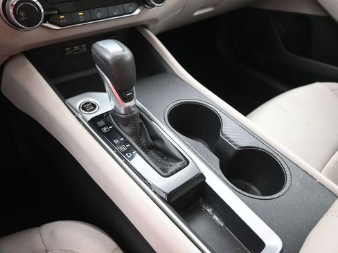 Used 2025 Nissan Altima 2.5 SV FWD image 30