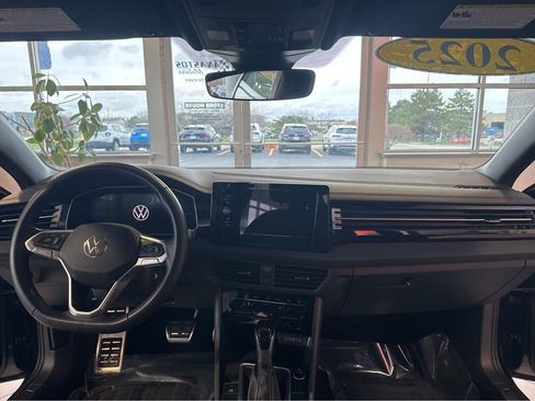 Used 2025 Volkswagen Jetta Sport FWD image 17