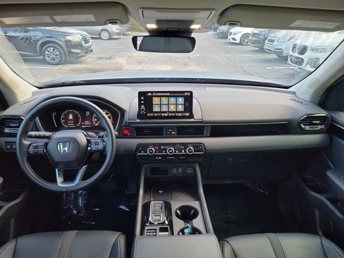 Used 2025 Honda Pilot EX-L image 10