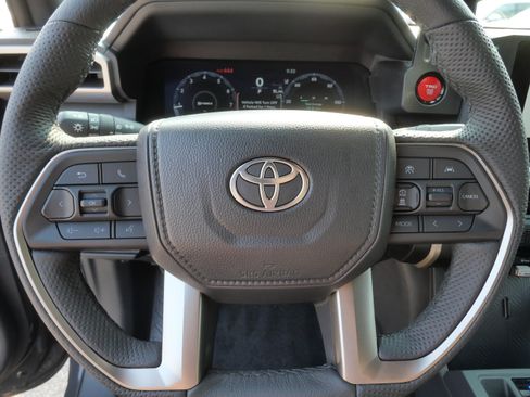 Certified 2025 Toyota Tacoma TRD Off-Road AWD/4WD image 27