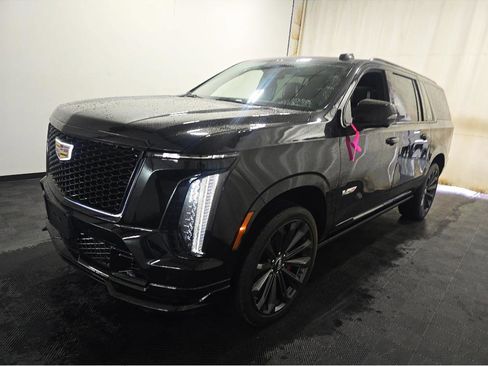 Used 2025 Cadillac Escalade ESV V AWD/4WD image 3