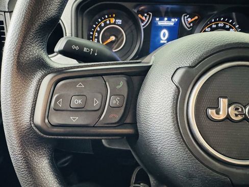 Used 2025 Jeep Gladiator Nighthawk image 11