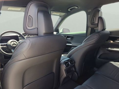 Used 2025 Mercedes-Benz GLC 300 4MATIC image 9