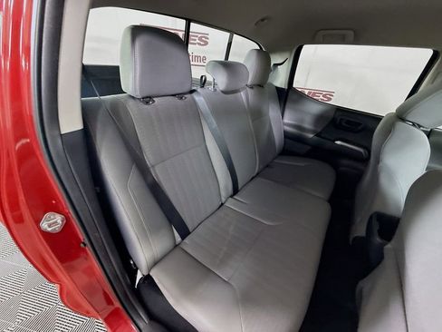 Certified 2018 Toyota Tacoma SR5 AWD/4WD image 29