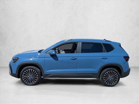 Used 2026 Volkswagen Taos SE FWD image 9