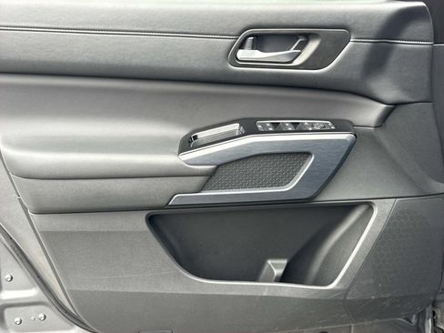 Used 2025 Nissan Pathfinder SL image 23