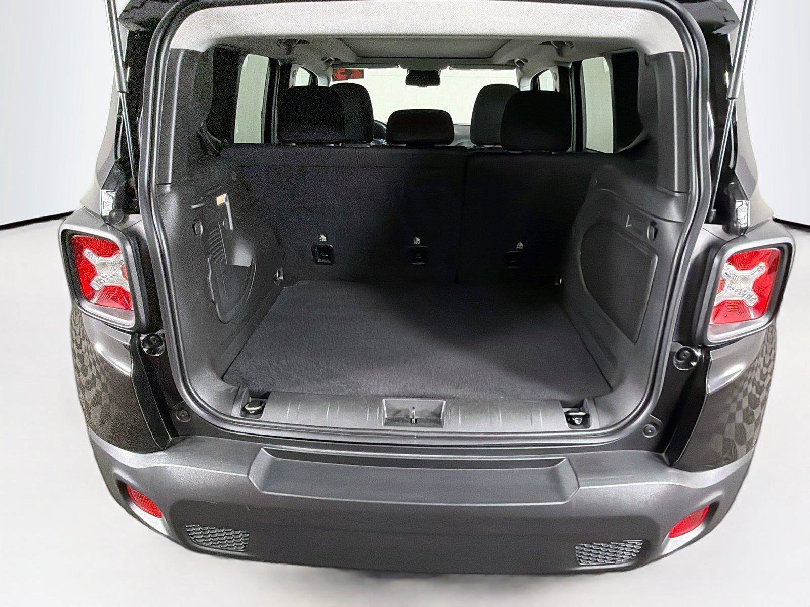 Used 2023 Jeep Renegade Latitude w/ Sun/Sound Group AWD/4WD image 14