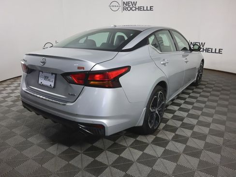 Used 2023 Nissan Altima 2.5 SR w/ SR Premium Package AWD/4WD image 7