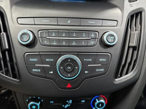 Used 2018 Ford Focus SE FWD image 18