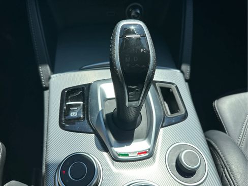 Used 2023 Alfa Romeo Stelvio Veloce AWD/4WD image 8