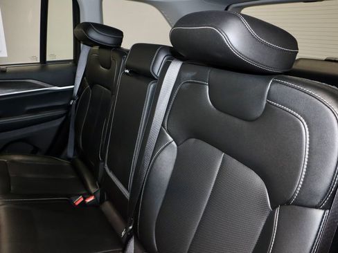 Used 2024 Jeep Grand Cherokee Limited w/ Luxury Tech Group II image 22