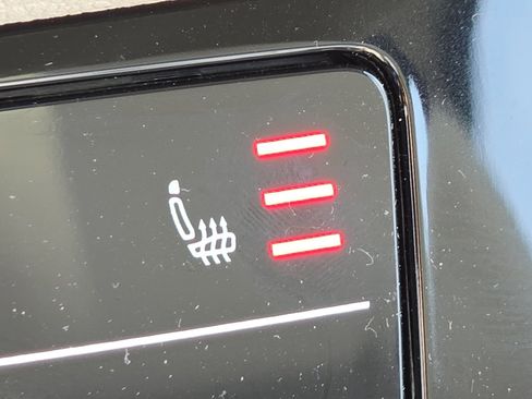 Used 2025 Volkswagen Jetta SE w/ Sunroof Package image 9