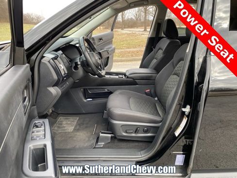 Used 2024 Nissan Pathfinder SV image 16