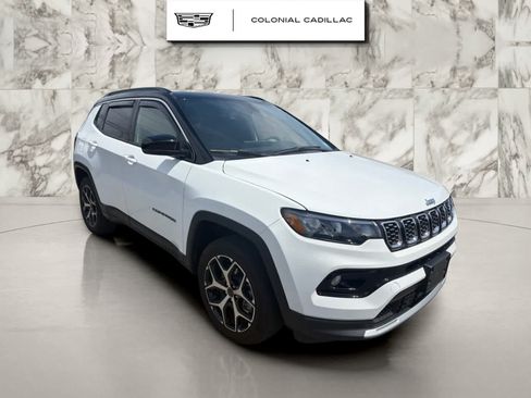 Used 2025 Jeep Compass Limited w/ Sun & Sound Group AWD/4WD image 7