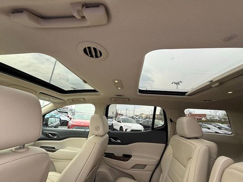 Used 2021 GMC Acadia Denali w/ Denali Ultimate Package image 13