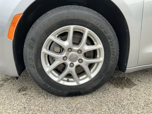 Used 2020 Chrysler Voyager Lxi image 16