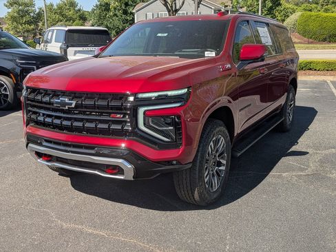 New 2026 Chevrolet Suburban Z71 w/ Z71 Off-Road Package AWD/4WD image 3