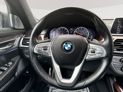 Used 2017 BMW 750i RWD image 11