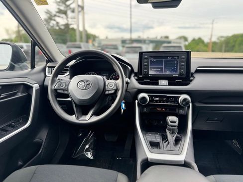 Used 2022 Toyota RAV4 LE AWD/4WD image 13