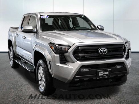 Used 2025 Toyota Tacoma SR5 AWD/4WD image 11
