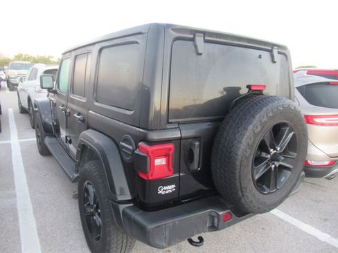 Used 2021 Jeep Wrangler Unlimited Sahara image 4