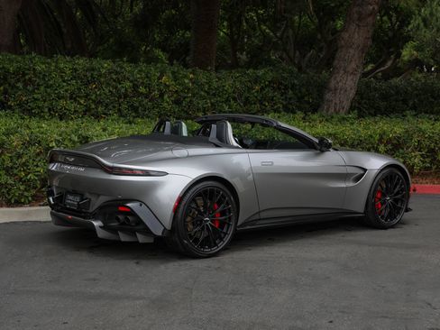Used 2023 Aston Martin V8 Vantage Roadster RWD image 4