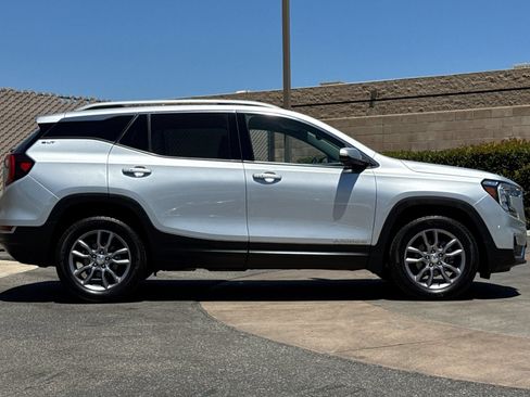 Certified 2022 GMC Terrain SLT AWD/4WD image 3