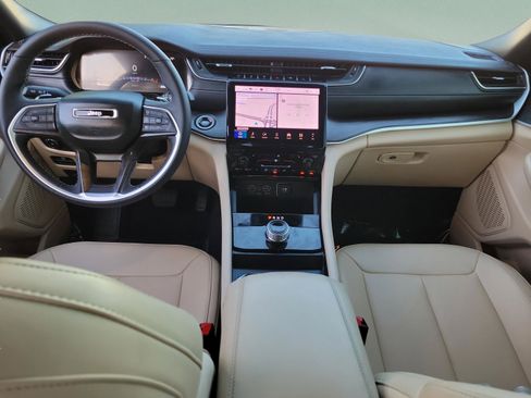 Used 2025 Jeep Grand Cherokee L Limited RWD image 8